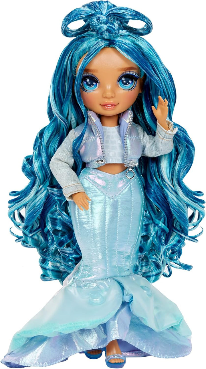 Rainbow High Winter Wonderland - Skyler (albastru) - păpușă de modă de 28 cm, cu zăpadă magică ascunsă care se acumulează cu apă, cu set de om de zăpadă, potrivită pentru copii de la 4-12 ani și colecționari