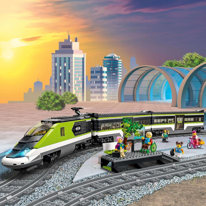 LEGO City Passenger Express Train, set cu tren controlat de la distanță, jucărie feroviară cu faruri, 2 vagoane și 24 de elemente de cale, cadou pentru copii, băieți și fete 60337