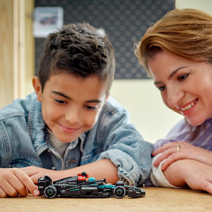 LEGO Speed Champions Mercedes-Amg F1 W15 Race Car - Jucărie cu minifigurină Formula 1 - Model de mașină de colecționat și construit - Cadou pentru băieți și fete 10+ sau fani adulți 77244