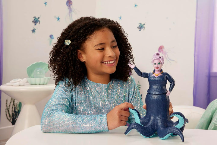 Mattel DISNEY Ariel, Sirena - Ursula cu tentacule, colier detașabil și coafură lavanda pentru o distracție nesfârșită la coafură, potrivită pentru copii de la 3 ani în sus, HLX12