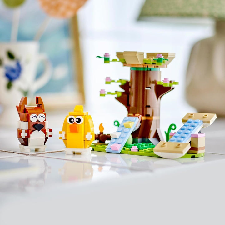 LEGO Spring Animal Playground, set de construcție cu pasăre și veveriță, set de joacă cu casă în copac pentru copii, idee de cadou pentru băieți și fete de la 8 ani, set de animale, jucărie cu figuri de animale 40709