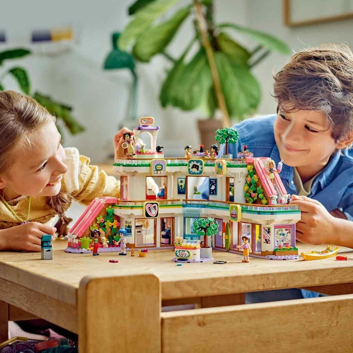 Magazin LEGO Friends Heartlake City, jucărie de casă de păpuși pentru fete și băieți, set cu figuri, promovează dezvoltarea socio-emoțională, cadou pentru copii de la 8 ani 42604