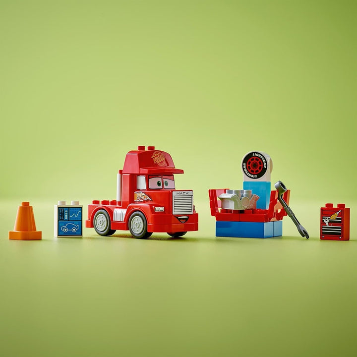 LEGO DUPLO | Disney and Pixar™S Cars Mack Truck Racing, set de mașini cu camion de jucărie pentru copii de 2 ani și peste, cadou pentru copiii de 2 ani care iubesc camionul roșu din film 10417