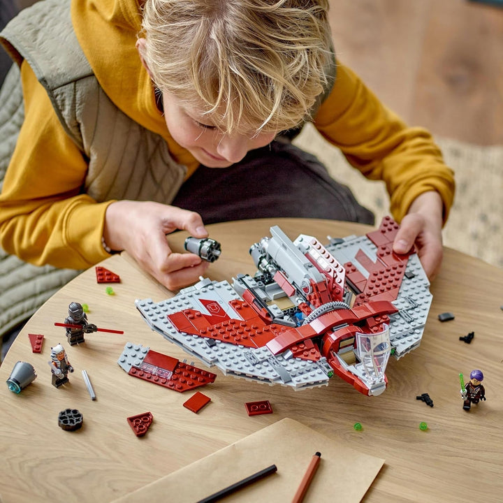 LEGO Star Wars Ahsoka Tano's T-6 Jedi Shuttle Set, Jucărie navă spațială construibilă cu 4 minifigurine, inclusiv Sabine Wren și Marrok cu săbii laser, cadou pentru fanii seriei Ahsoka 75362
