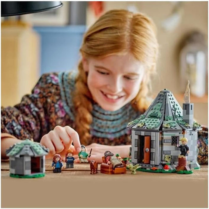 LEGO Harry Potter Hagrid's Hut: An Unexpected Visit Set Cu 5 Mini Figurine Și 2 Figurine Animale, Cadou Pentru Femei Și Bărbați, Jucărie De Aventură Magică, Set Fantasy 76428