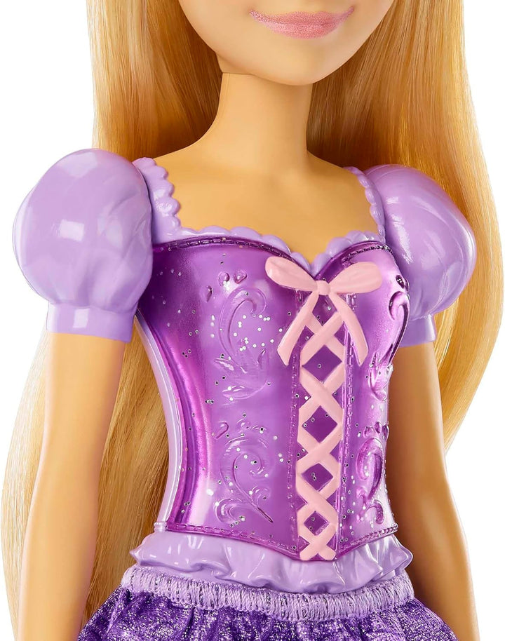 Mattel Disney Princess Rapunzel doll, Păr lung de coafat, Mobil, Pantofi și diademă detașabile, Cadouri Disney, Jucării de la 3 ani, HLW03
