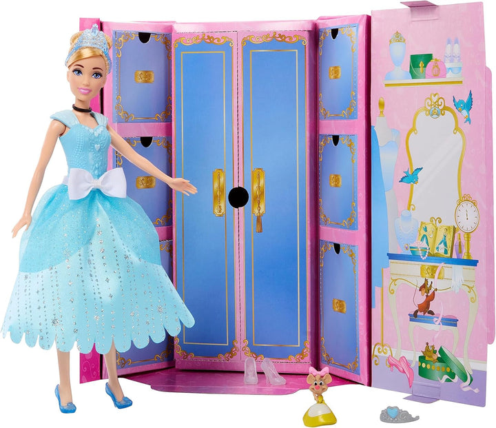 Mattel DISNEY Princess Cinderella - Păpușă mobilă cu costum strălucitor, pantofi și diademă detașabile, păr pieptănabil pentru distracție la coafor, pentru copii de la 3 ani în sus, HLW06