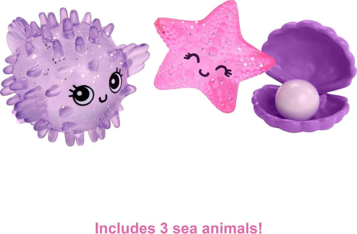 Barbie Mermaid Power, păpușă Chelsea, păpușă sirenă, Chelsea cu păr albastru și violet, coroană, coadă de sirenă, accesoriu, cadou pentru copii de la 3 ani, Hhg57