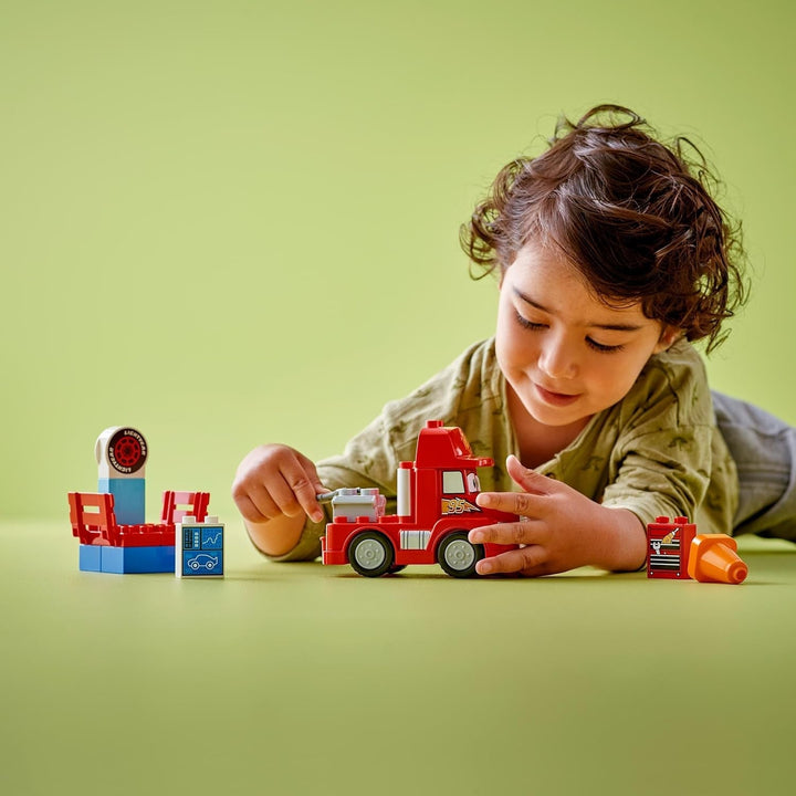LEGO DUPLO | Disney and Pixar™S Cars Mack Truck Racing, set de mașini cu camion de jucărie pentru copii de 2 ani și peste, cadou pentru copiii de 2 ani care iubesc camionul roșu din film 10417