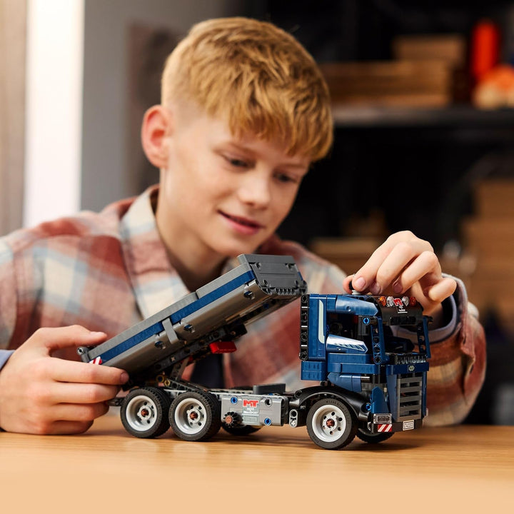 Jucărie LEGO Technic Dump Truck cu direcție și benă mobilă - vehicul de construcții albastru - idee de cadou pentru zile de naștere sau sărbători - set de construcție pentru băieți și fete de la 9 ani 42203