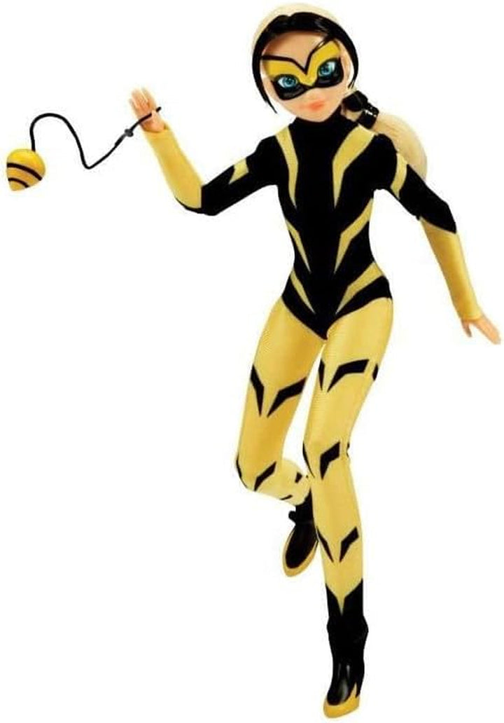 Bandai - Miraculous Ladybug - Doll Marinette Colour Change Surprise - Păpușă articulată Miraculous, 26 Cm + 3 surprize - Model aleatoriu - P50390