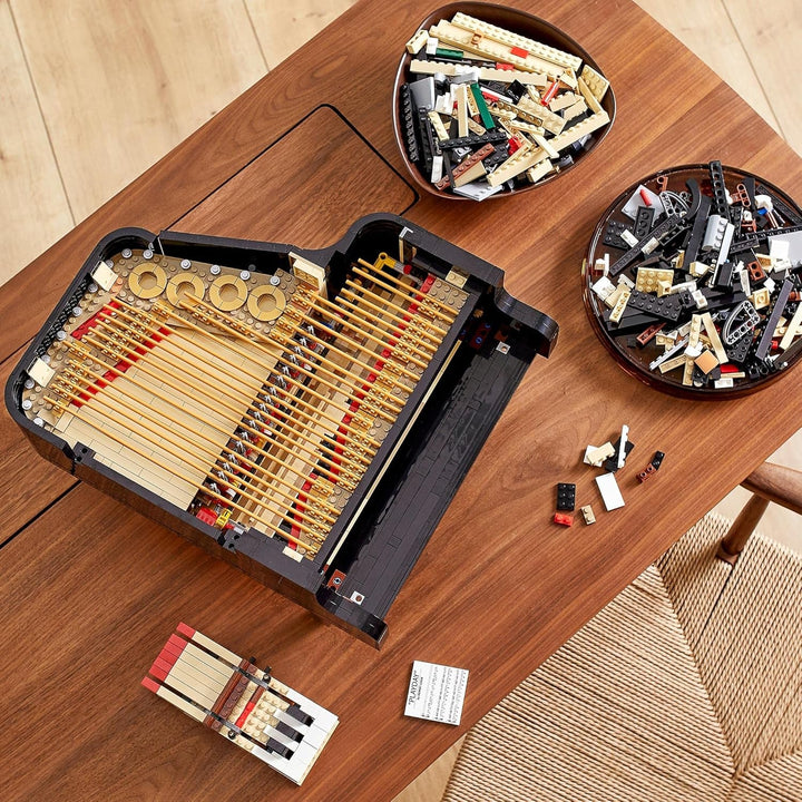 LEGO Ideas Concert Grand Piano (21323); Set de construcție; Propriul dvs. pian de concert; Proiect de modelare excelent pentru pianistul talentat, muzician, iubitor de muzică sau pasionat (3.662 piese)