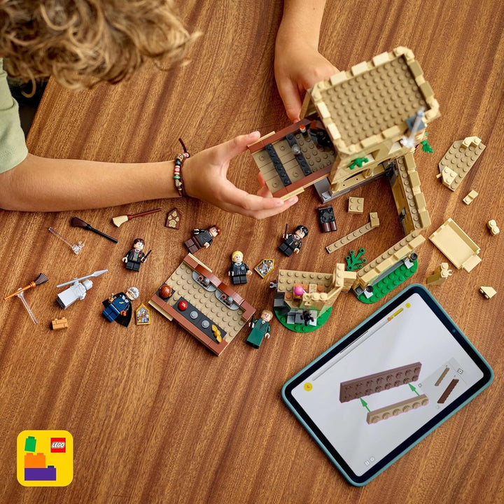 Castelul Hogwarts LEGO Harry Potter: Lecții de zbor, set de joacă de aventură cu 6 minifigurine de colecționat, inclusiv Draco Malfoy și profesorul Mcgonagall, set de joacă de rol pentru băieți și fete de la 9 ani 76447