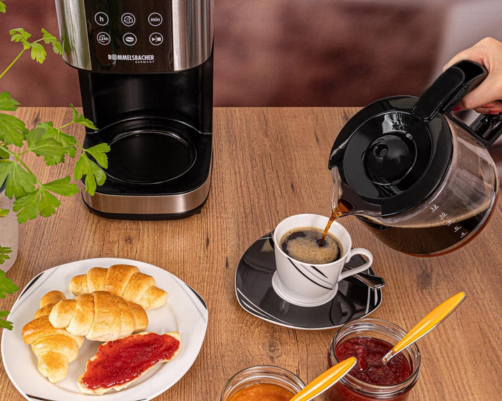 Espressor cu filtru Rommelsbacher FKM 1000 - rezervor de apă de 1,5 litri pentru 12 cești de cafea, carafă de sticlă, preselectare oră de pornire, funcție de încălzire, funcție de aromă, suport detașabil pentru filtru 1X4